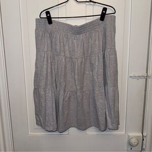 ✨woman within grey tiered skirt✨